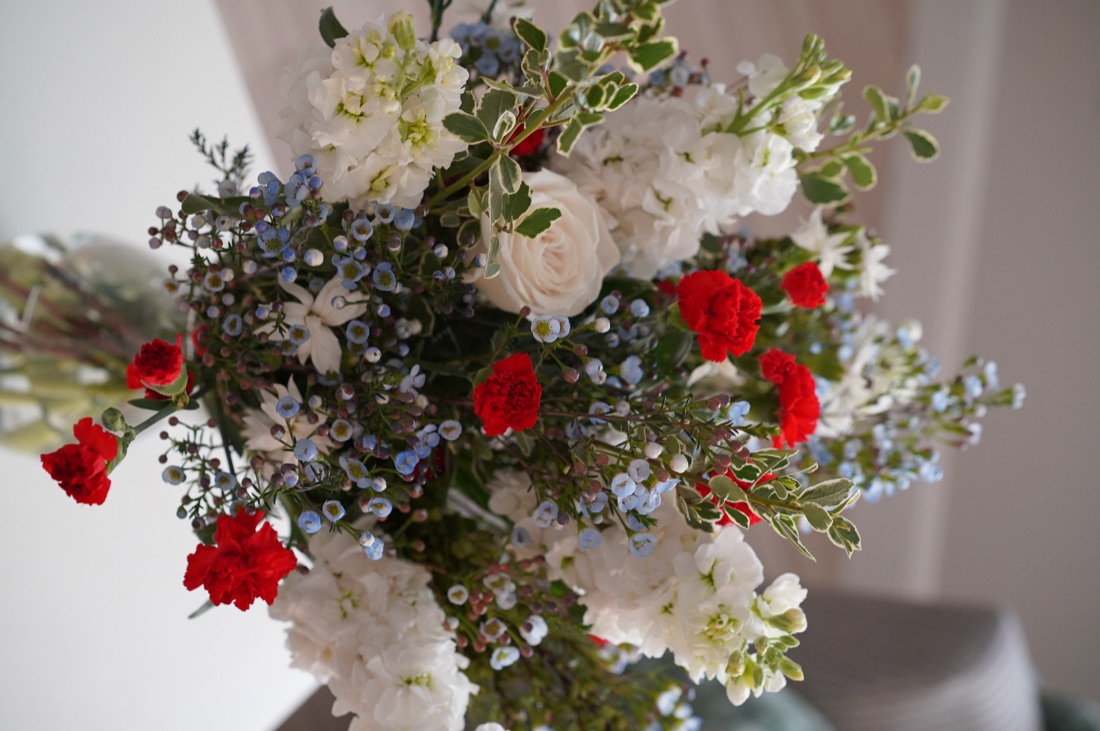 Summer table arrangement